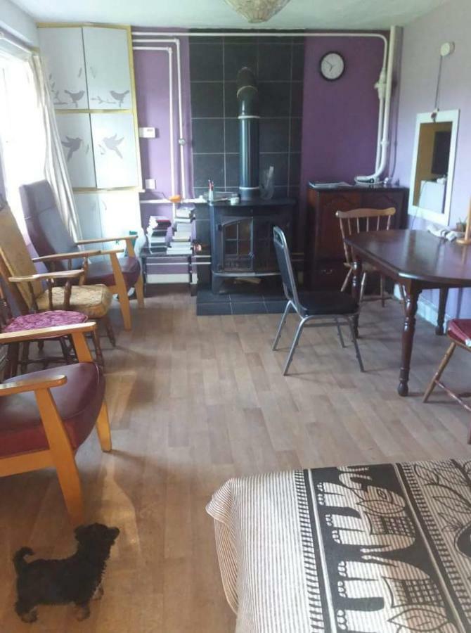 Castletownmoor Clinic & Permaculture Farm Hotel เคลส์ ภายนอก รูปภาพ