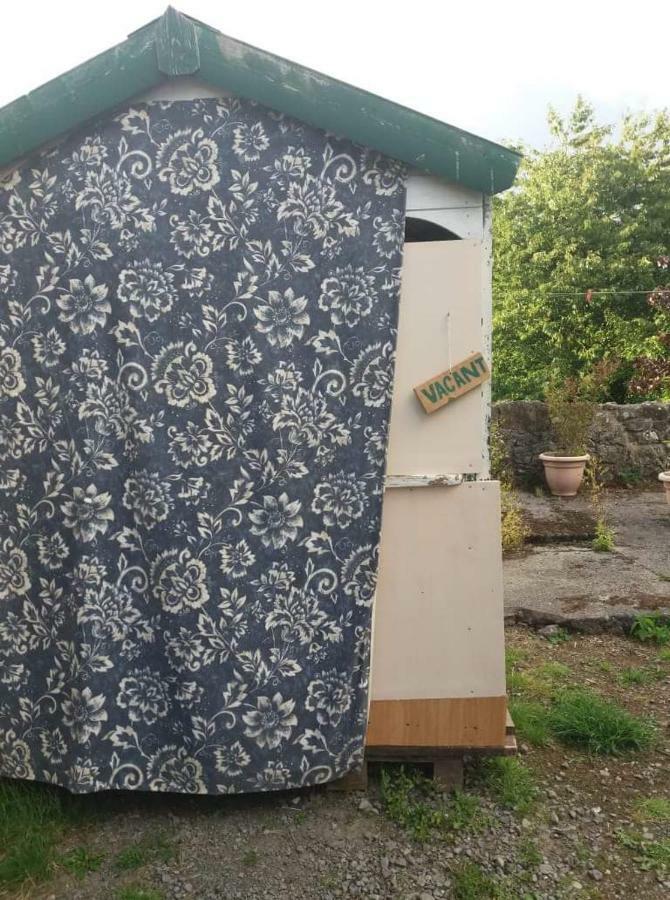 Castletownmoor Clinic & Permaculture Farm Hotel เคลส์ ภายนอก รูปภาพ