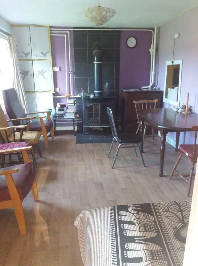 Castletownmoor Clinic & Permaculture Farm Hotel เคลส์ ภายนอก รูปภาพ