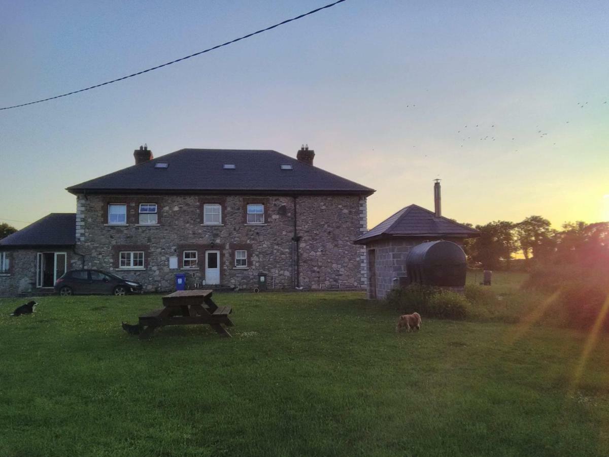 Castletownmoor Clinic & Permaculture Farm Hotel เคลส์ ภายนอก รูปภาพ