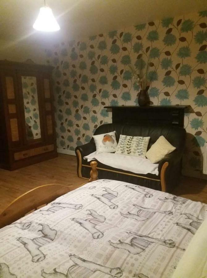 Castletownmoor Clinic & Permaculture Farm Hotel เคลส์ ภายนอก รูปภาพ